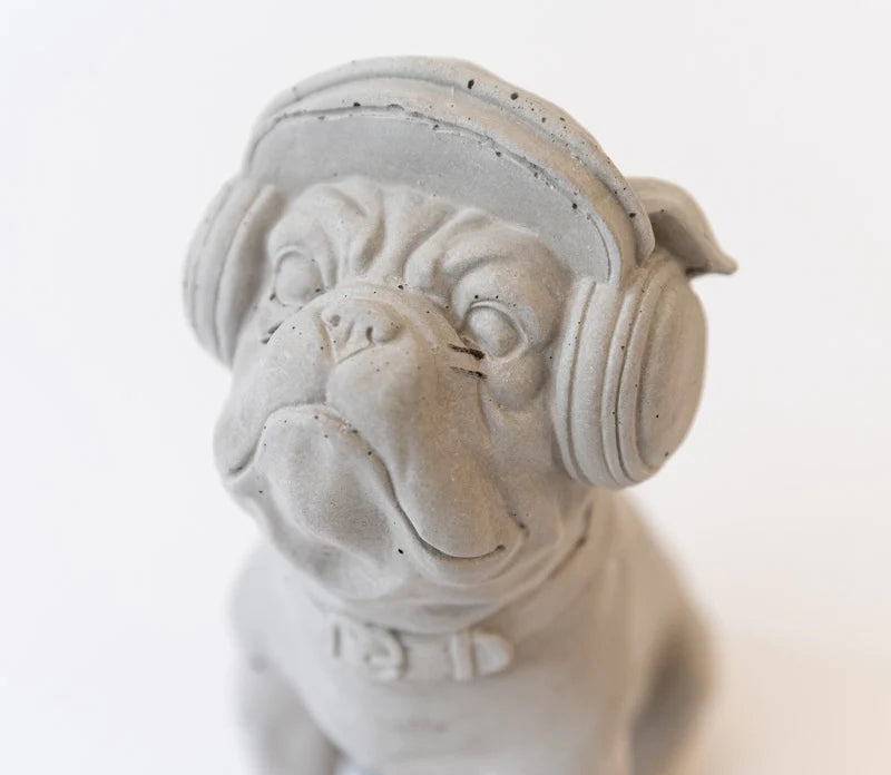 Escultura De Perro Bulldog Con Audífonos
