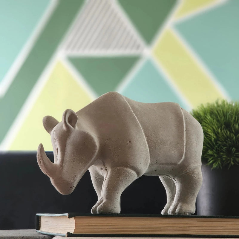Figura De Rinoceronte De Concreto